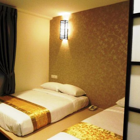 Eight Days Boutique Hotel - Mount Austin Джохор-Бару Экстерьер фото