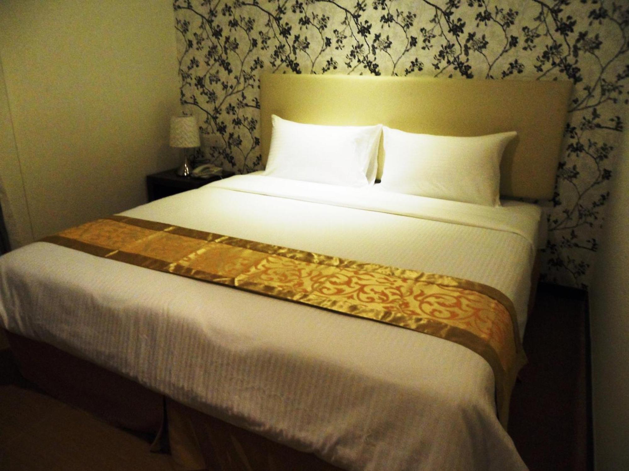 Eight Days Boutique Hotel - Mount Austin Джохор-Бару Экстерьер фото