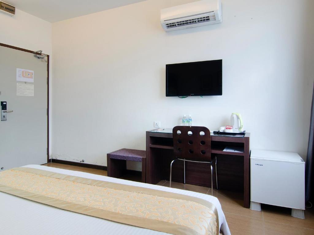 Eight Days Boutique Hotel - Mount Austin Джохор-Бару Экстерьер фото