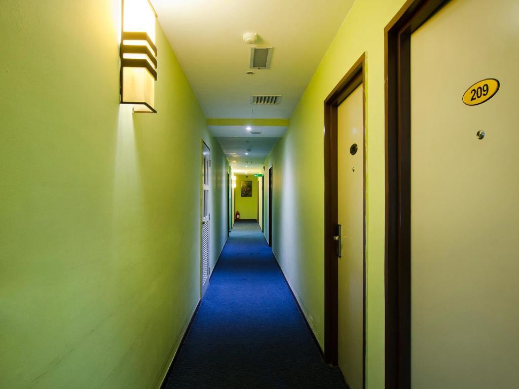 Eight Days Boutique Hotel - Mount Austin Джохор-Бару Экстерьер фото